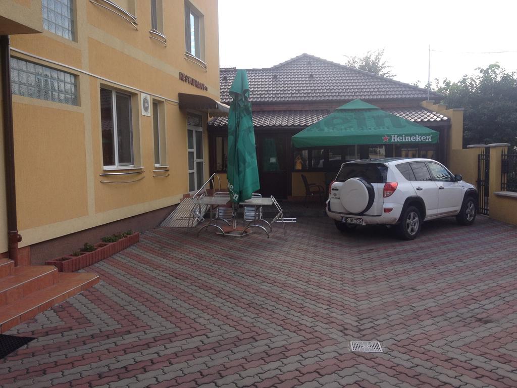 Hotel Lotus Arad Exteriér fotografie